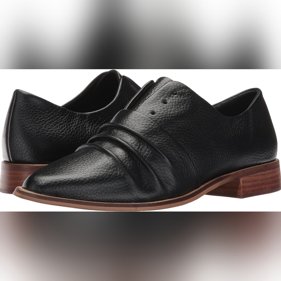 Kelsi Dagger Oxford Flat - Picture 1 of 10